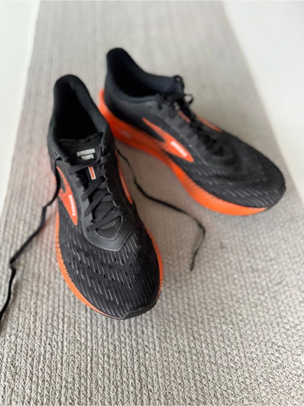Brooks Hyperion Tempo Black Orange Athletic Running Shoes Size 11